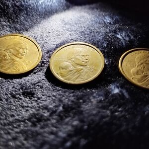 2000 P  2001 P 2001 B SACAGAWEA ONE DOLLAR COIN US LIBERTY GOLD COLOR